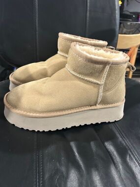 UGGShearling-Lined Suede Ankle Boots in Light Tan